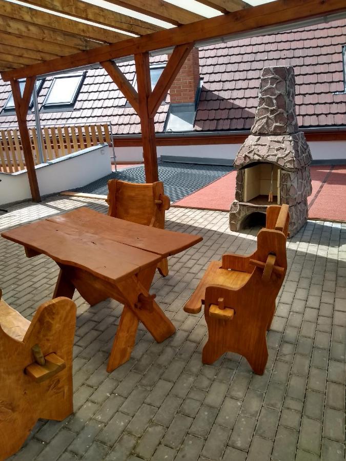 Apartmany Lono Йичин Экстерьер фото