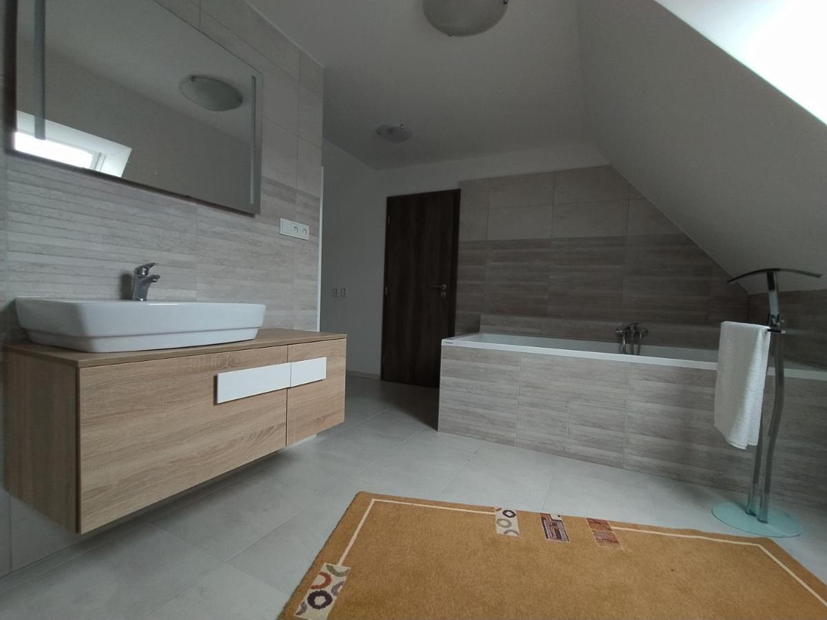 Apartmany Lono Йичин Экстерьер фото