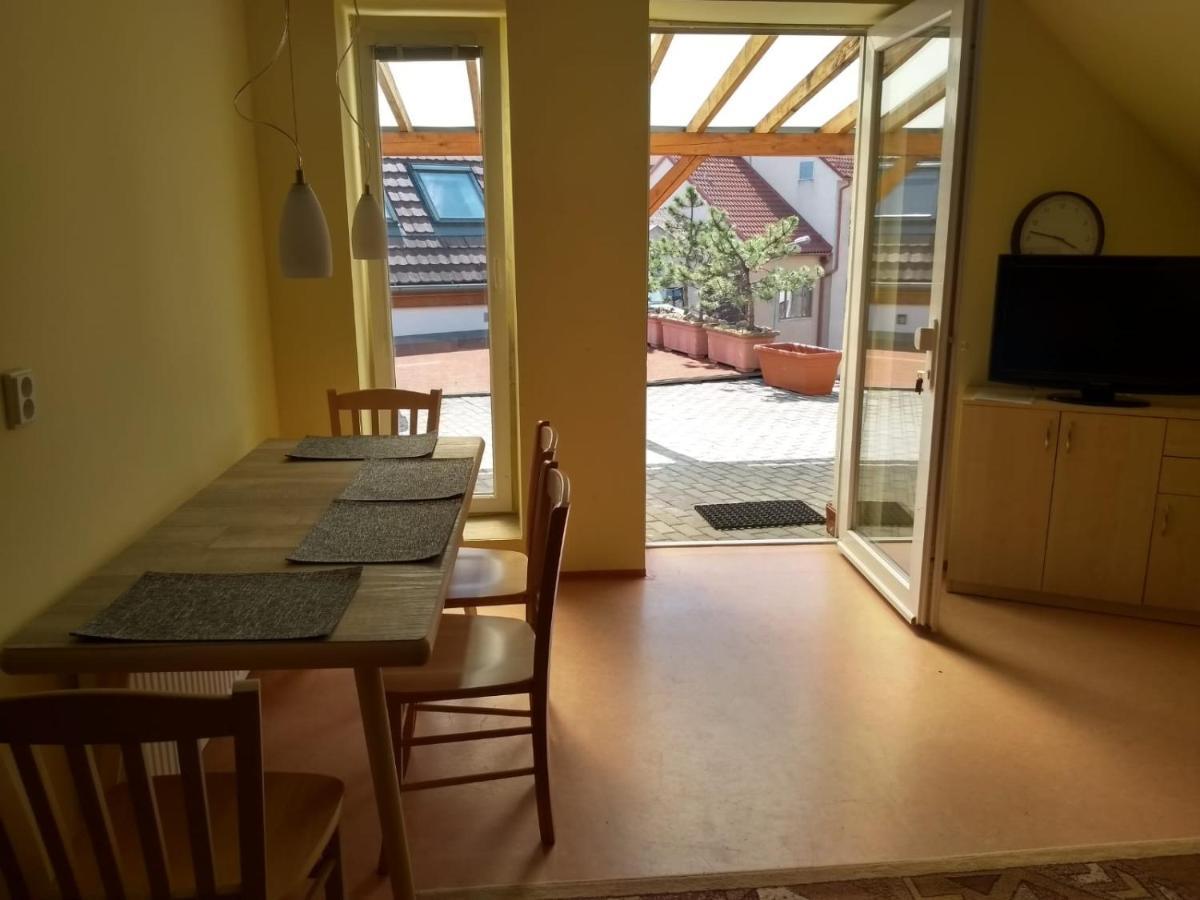 Apartmany Lono Йичин Экстерьер фото