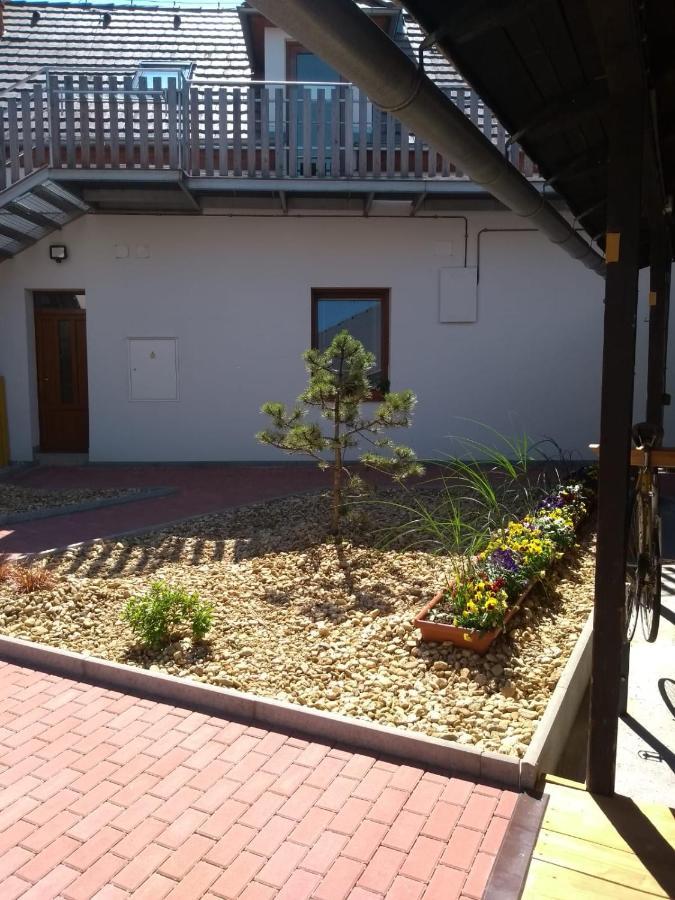 Apartmany Lono Йичин Экстерьер фото