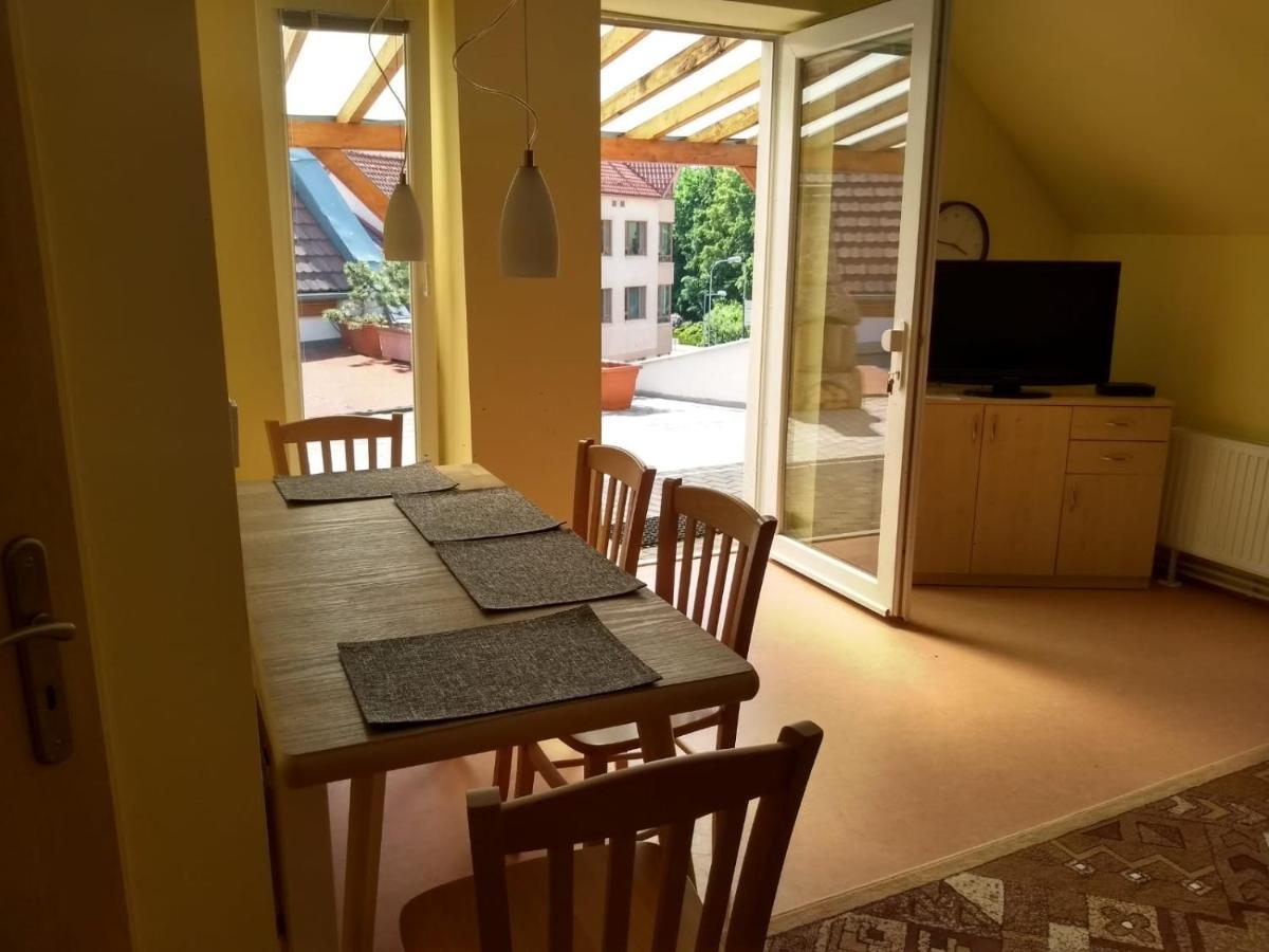 Apartmany Lono Йичин Экстерьер фото