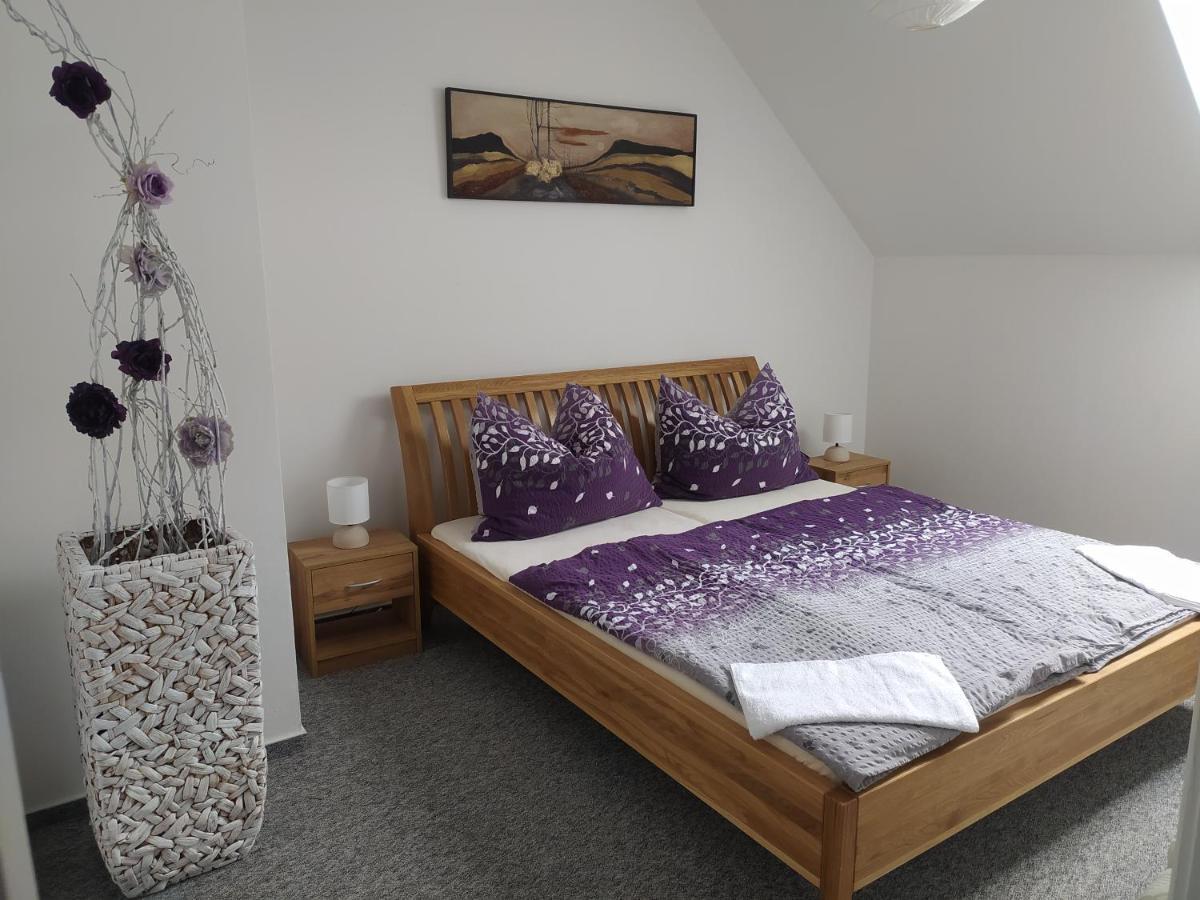 Apartmany Lono Йичин Экстерьер фото