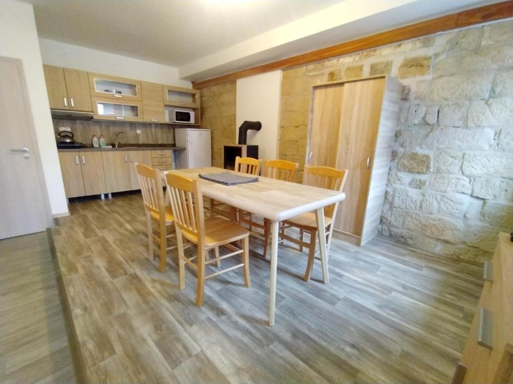 Apartmany Lono Йичин Экстерьер фото