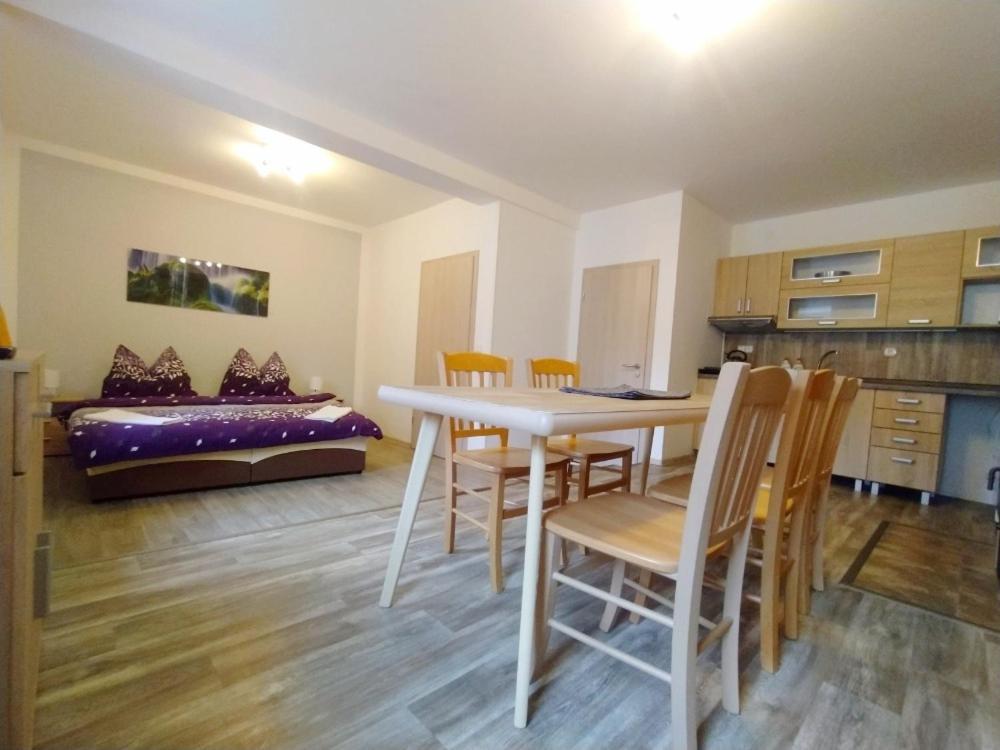 Apartmany Lono Йичин Экстерьер фото