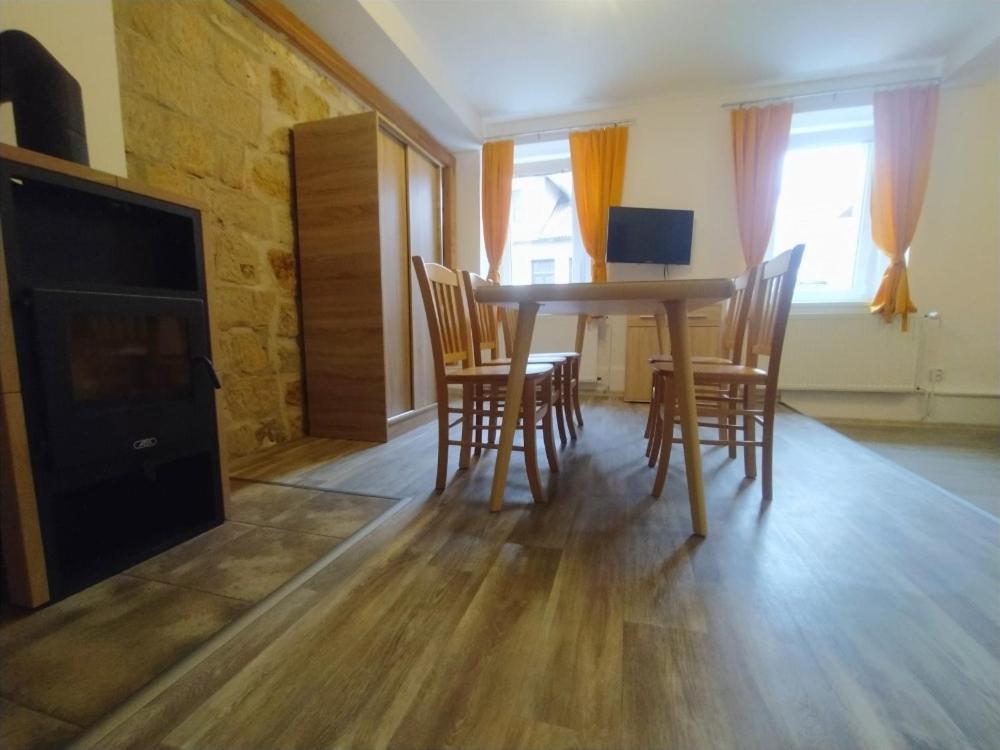 Apartmany Lono Йичин Экстерьер фото